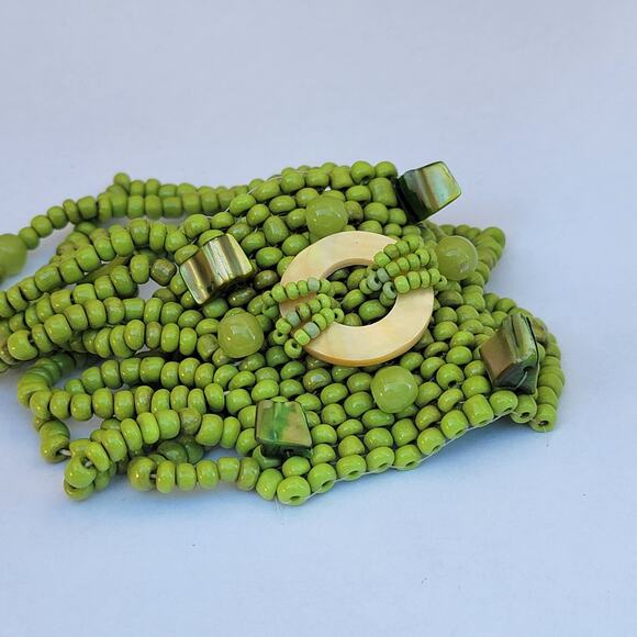 Vintage green beaded cuff bracelet boho seed beads shell toggle 1970s - Picture 3 of 10